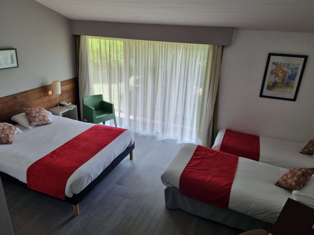 Standard Room, Multiple Beds - Photo 1