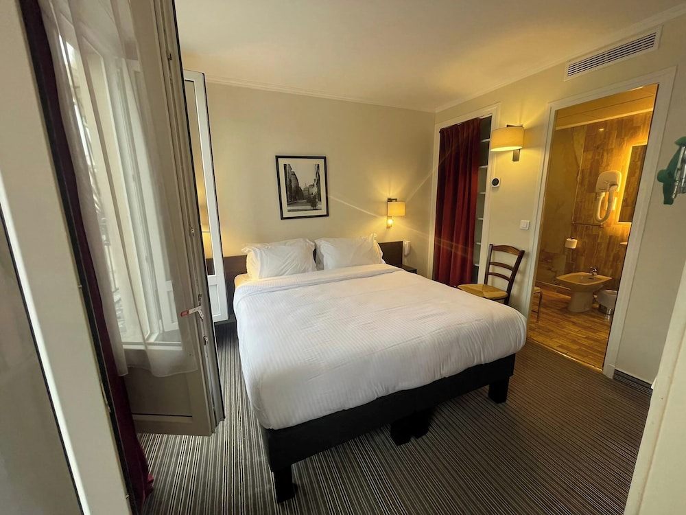 Hotel College De France bedroom photo
