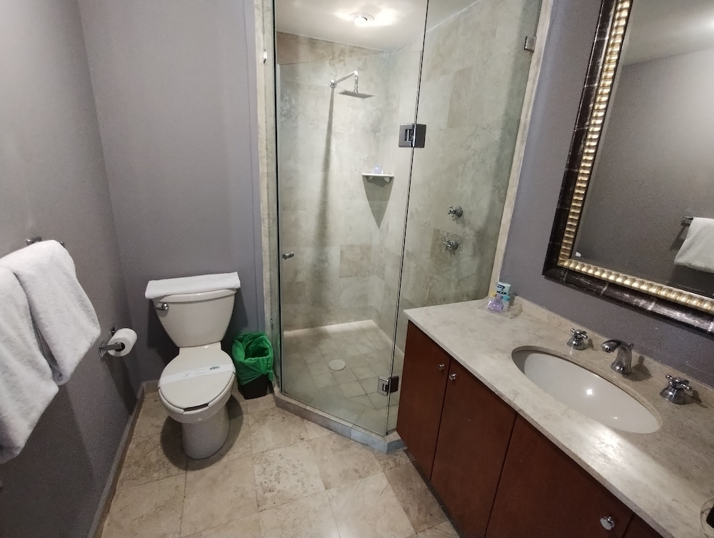 Room, 2 Bedrooms - Photo 2
