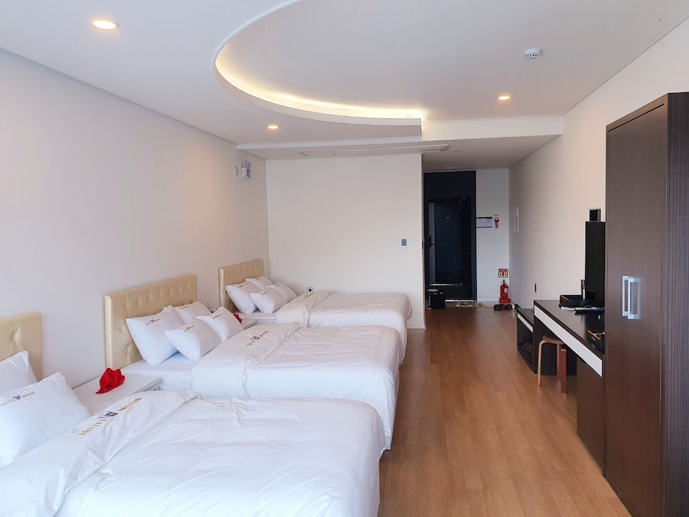 Deluxe Triple Room - Photo 2