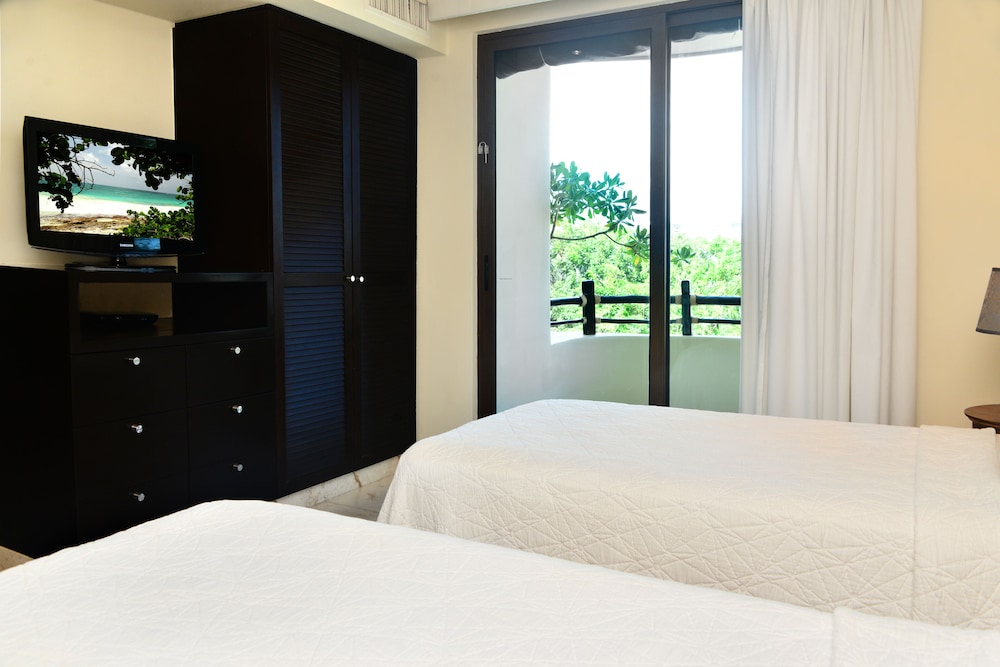 Premium Condo, 2 Bedrooms, Hot Tub - Photo 3