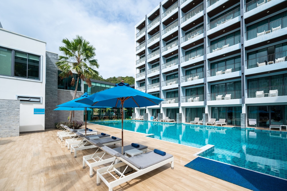 Deluxe Pool Access Room photo 2
