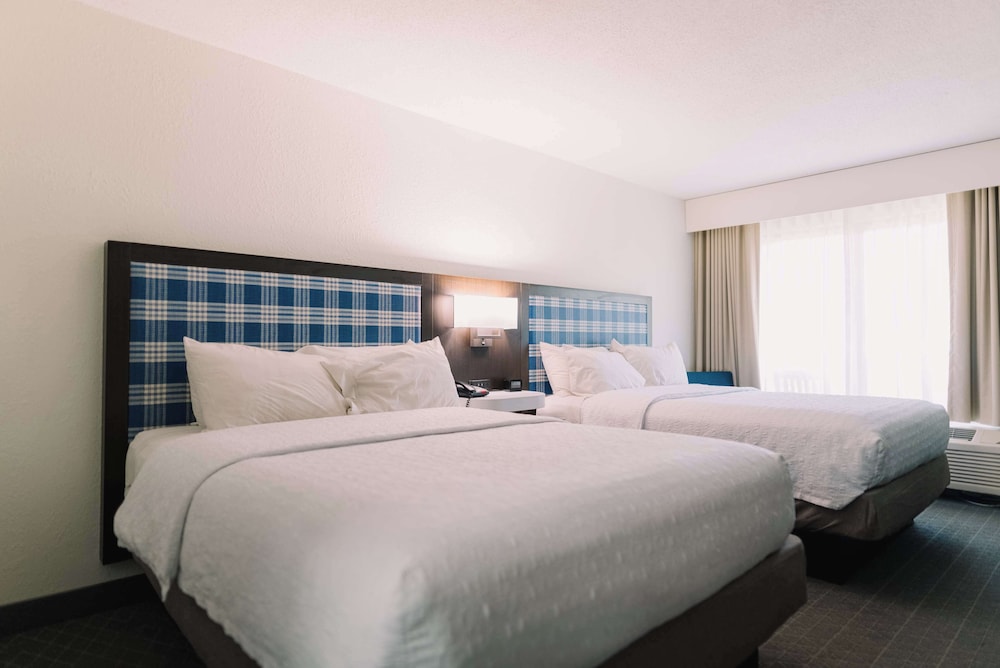 Room, 2 Queen Beds, Balcony - Photo 2
