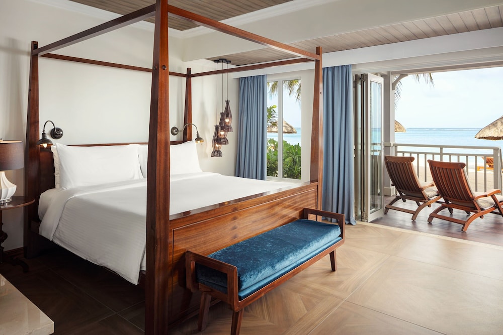 Suite, 1 King Bed With Sofa Bed