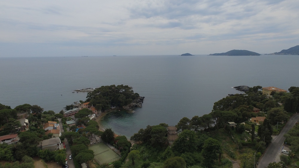 Triple Room, Sea View - Photo 4