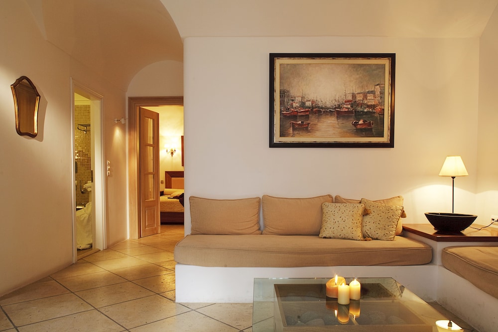 Superior Suite - Photo 5