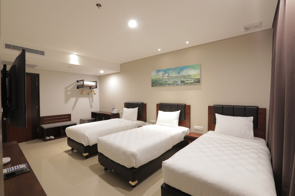 Triple Room, 3 Twin Beds photo 2