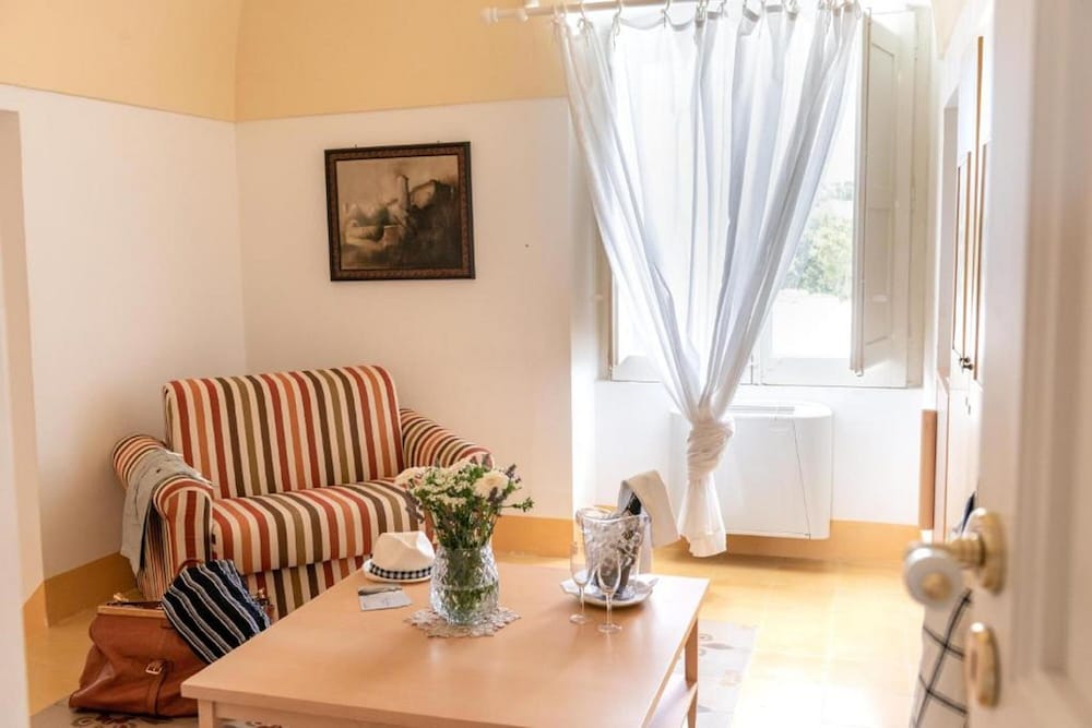 Suite - Photo 3