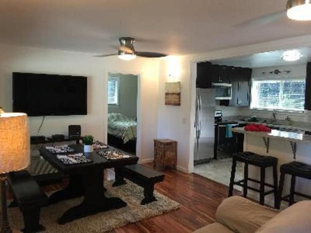 Family House, Private Bathroom, Lagoon View (Aaron's Beach House Priva) photo 3