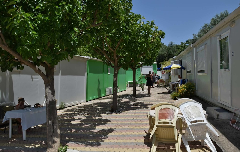 Mobile Home - Photo 5
