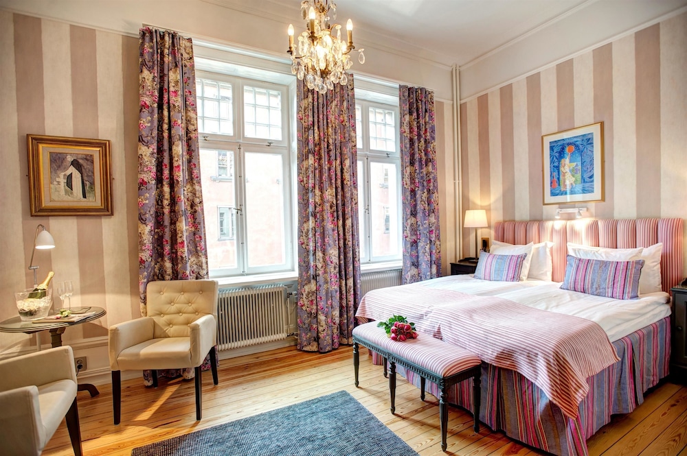 Deluxe Room, 1 Queen Bed, Non Smoking (1 Queen bed or 2 Twin Beds)