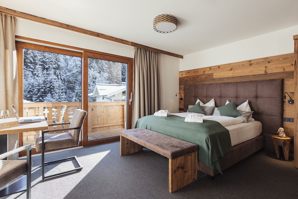 Deluxe room, kitchenette, balcony