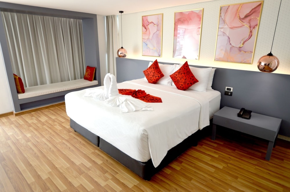 Premier Deluxe Double Bed photo 2