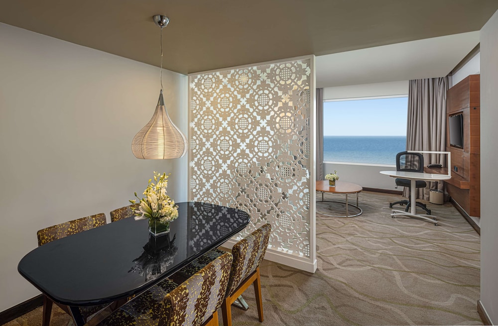 Suite, Sea View