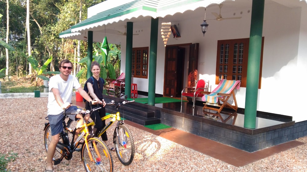 Family Double Room, 1 King Bed, Private Bathroom, River View photo 2