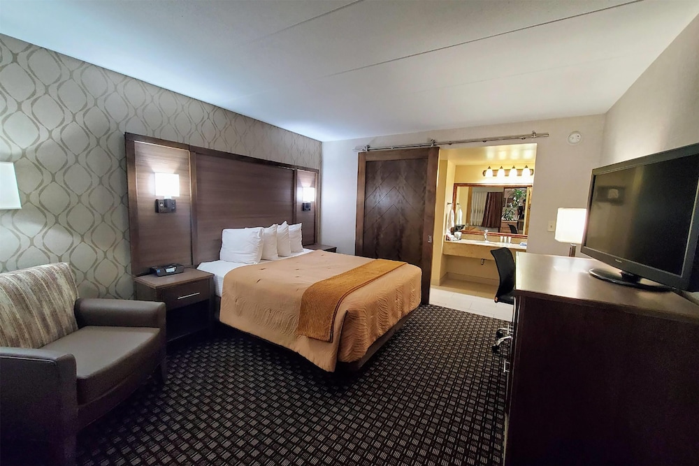 Room, 1 Queen Bed, Non Smoking (Efficiency) - Photo 1