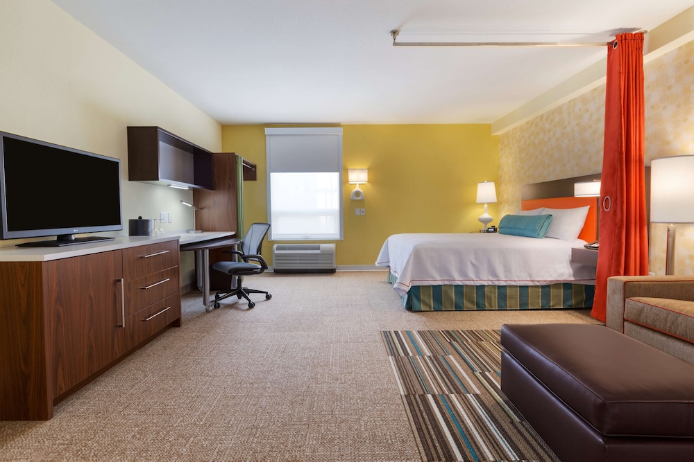 Studio Suite, 1 King Bed, Non Smoking thumbnail 5