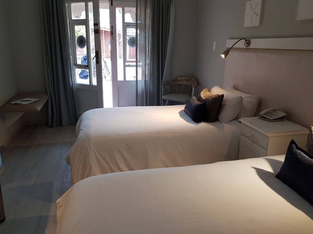 Twin Room (Block C)