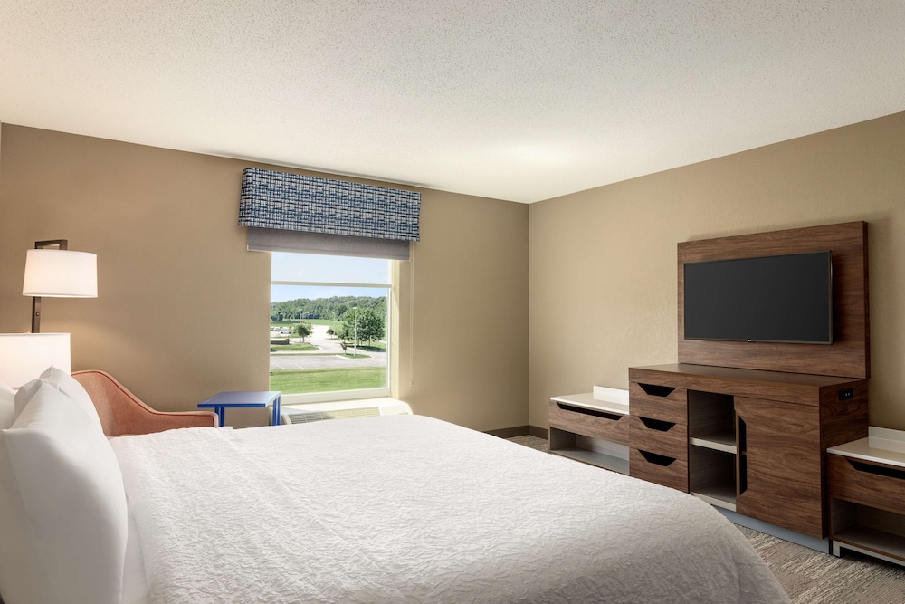 Suite, 1 King Bed, Non Smoking - Photo 2