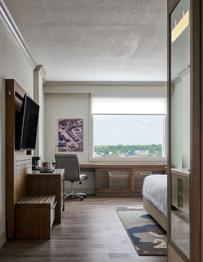 Room, 1 King Bed, Non Smoking, Refrigerator (Walk-In Shower) - Photo 1