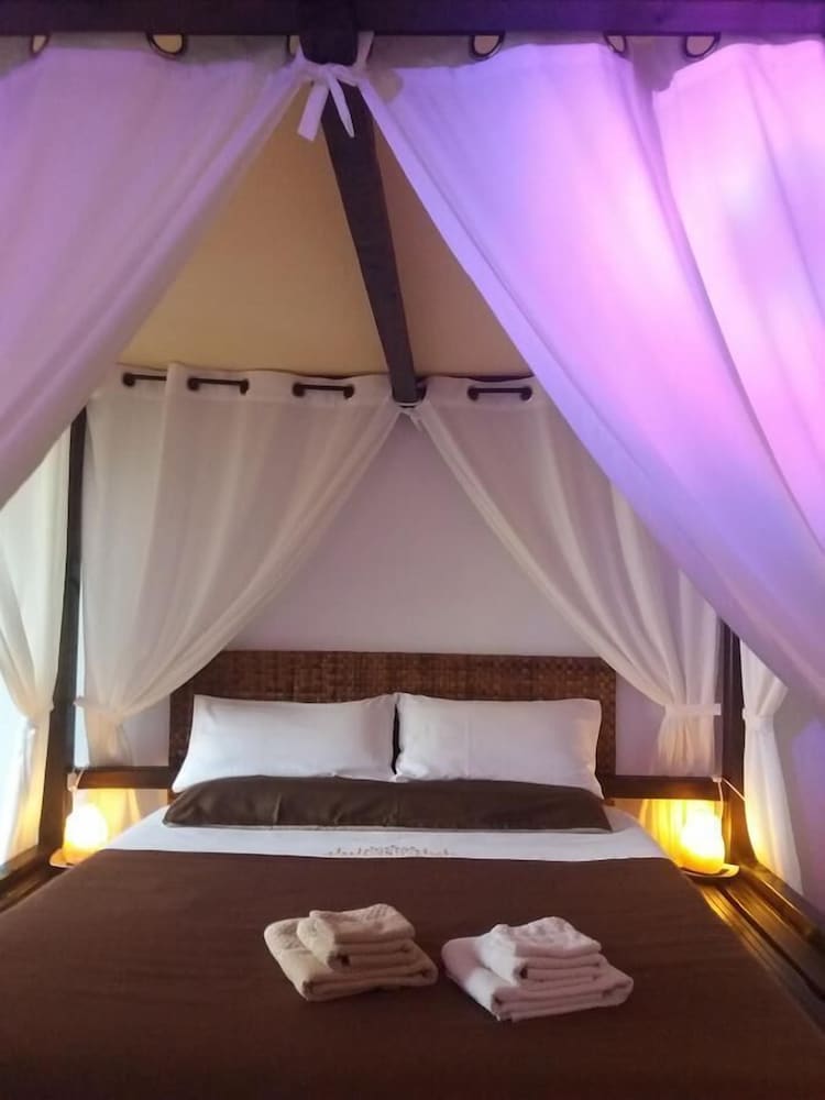 Habitación Doble Romántica, 1 cama Queen, Terraza, Vista al Jardín