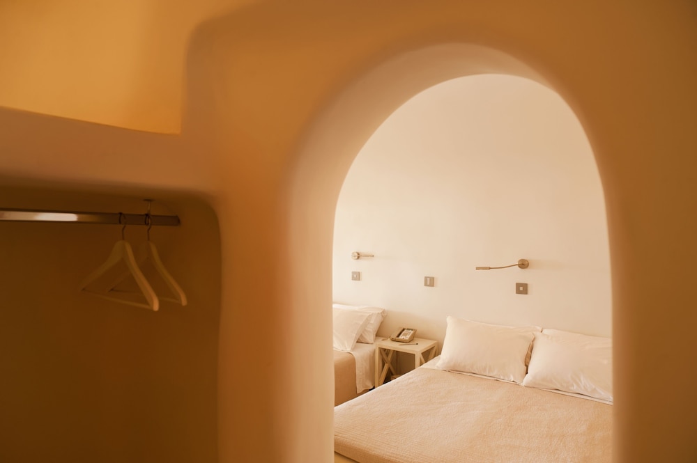 Kapari Honeymoon Suite with Indoor Hot tub, Private Terrace & Caldera View - Photo 3