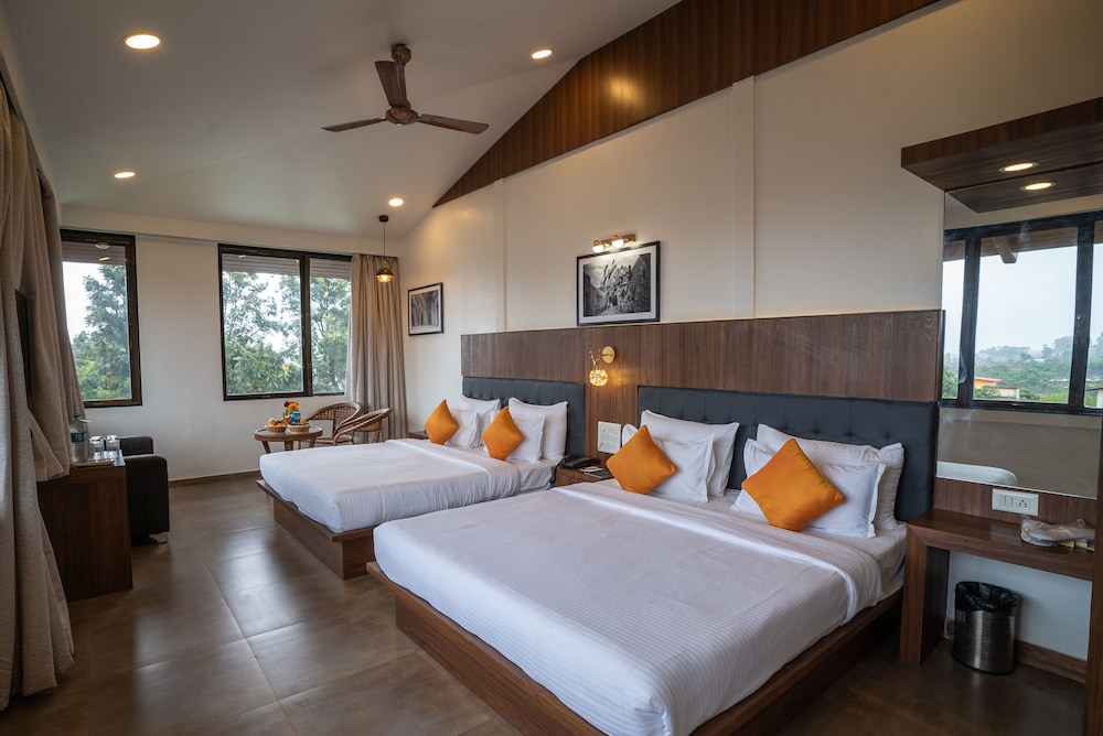 Premium Single Room, Multiple Beds, Non Smoking, Valley View