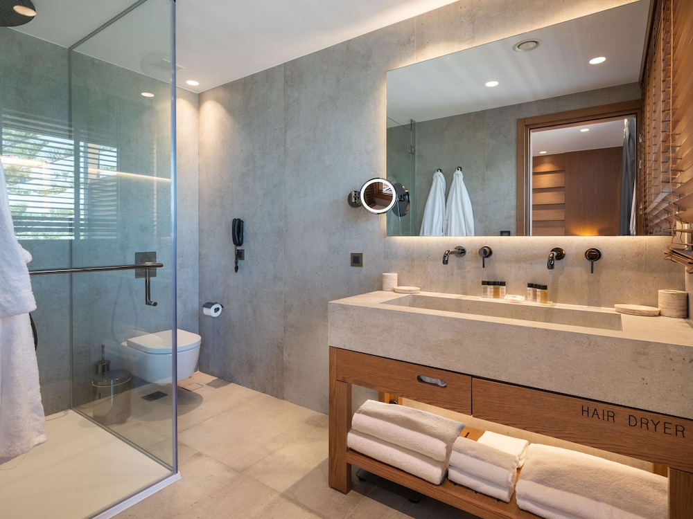 Comfort Quadruple Room, Garden View