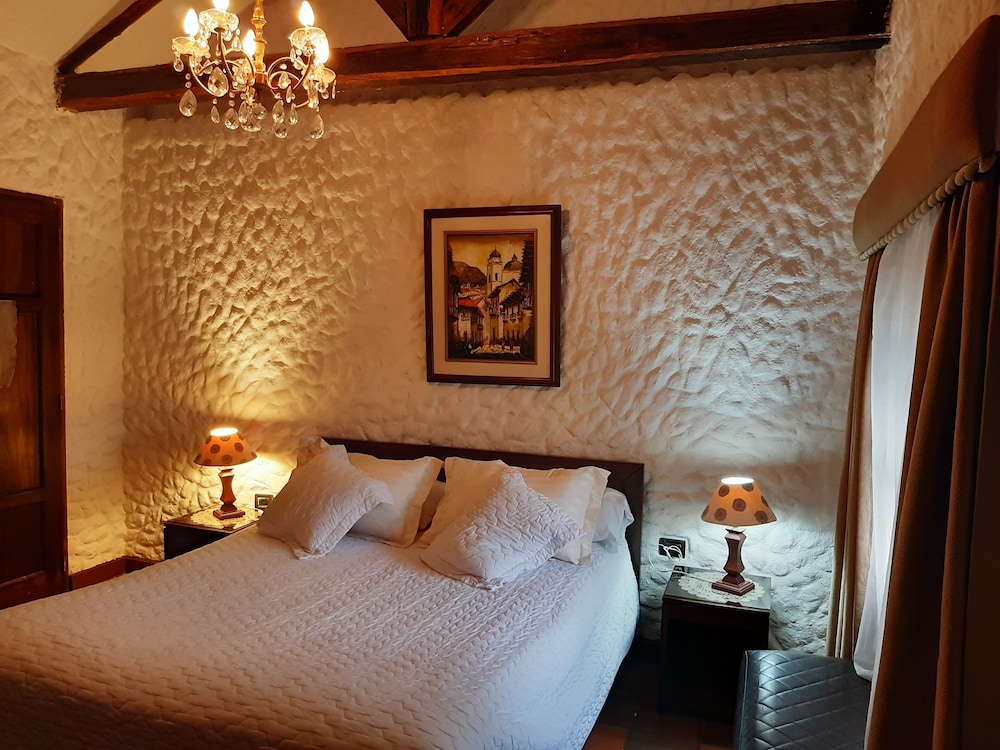 Premier Single Room, 3 Bedrooms, Private Bathroom, City View photo 1