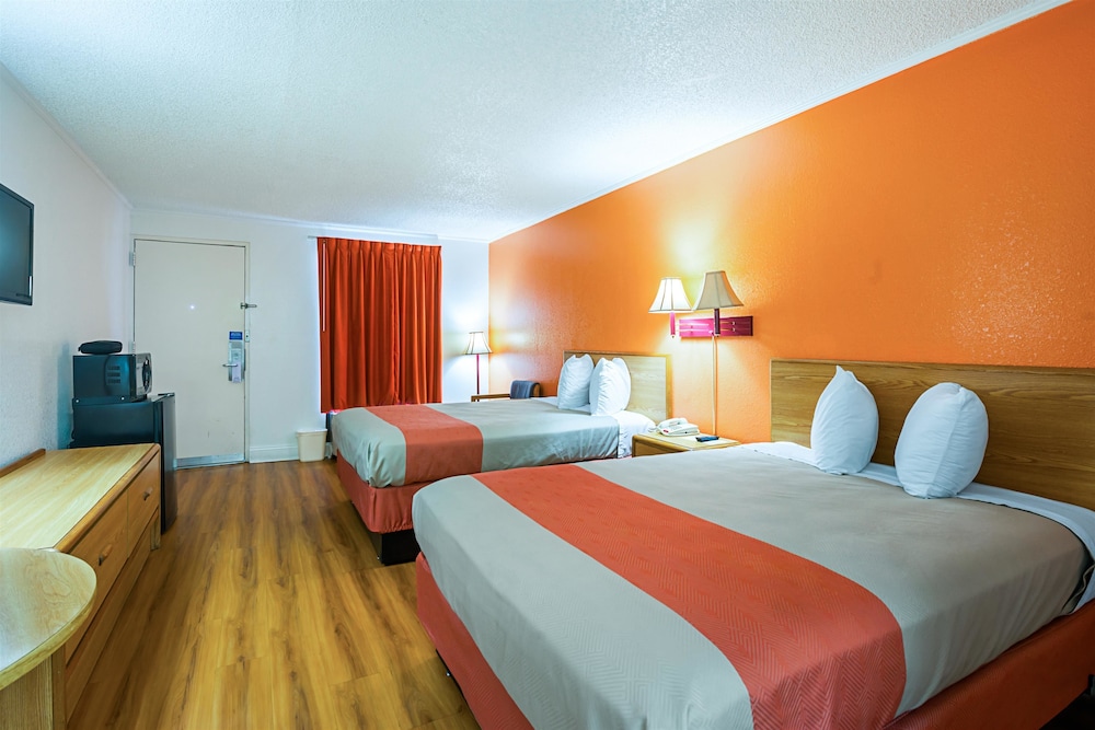 Standard Room, 2 Double Beds, Non Smoking, Refrigerator photo 3