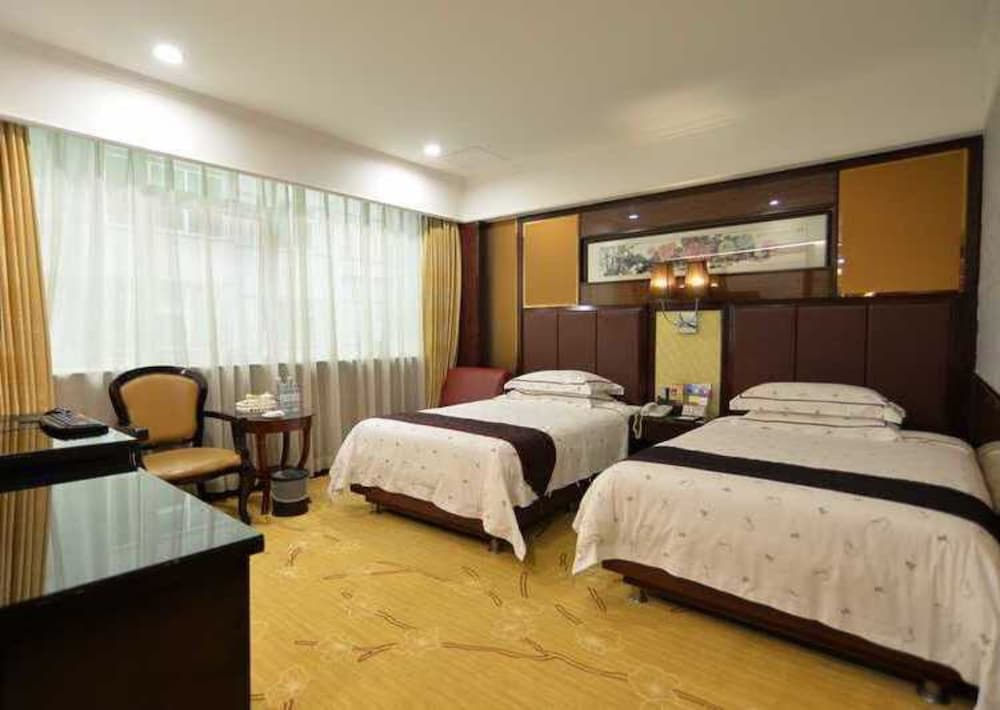 Deluxe Twin Room photo 3