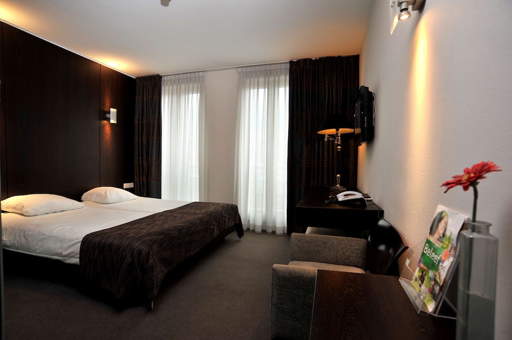 Deluxe Room, 3 Twin Beds - Photo 4