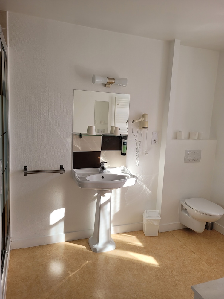 Superior Double Room, 1 Queen Bed, Non Smoking, Private Bathroom photo 3