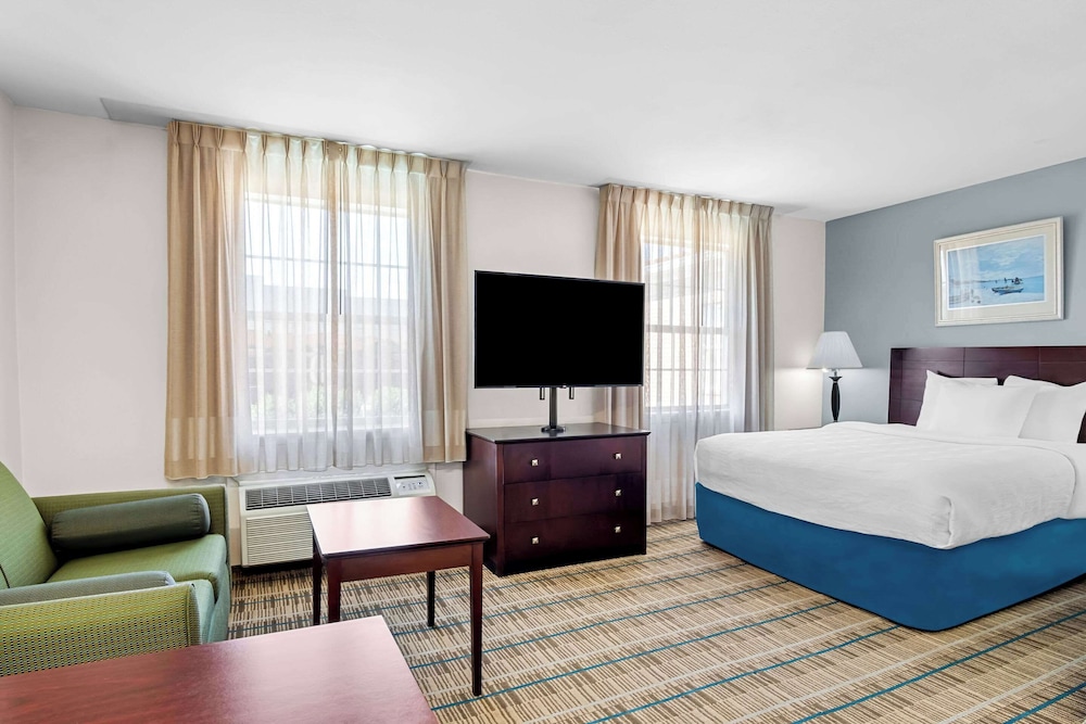 Suite, 1 Queen Bed, Non Smoking - Photo 1