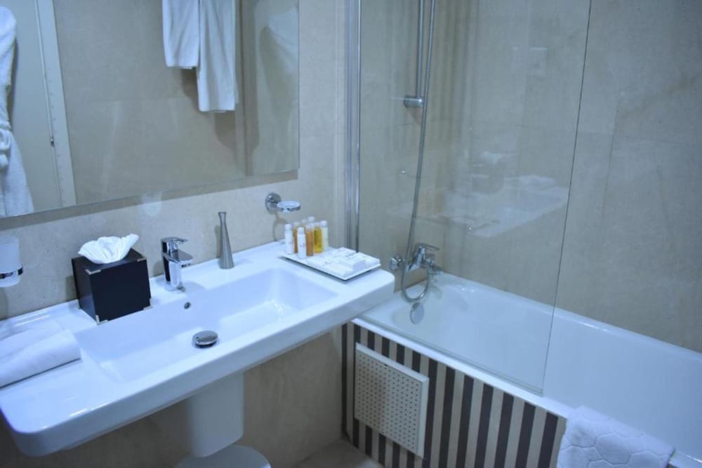 Superior Room, 1 King Bed (Sea or Pool View) - Photo 3
