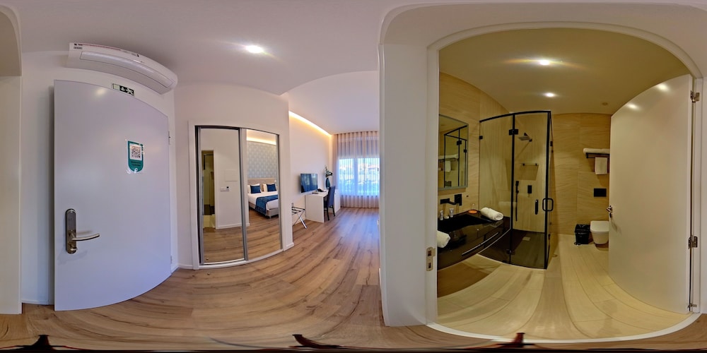 Deluxe Room, 1 King Bed, Accessible, City View