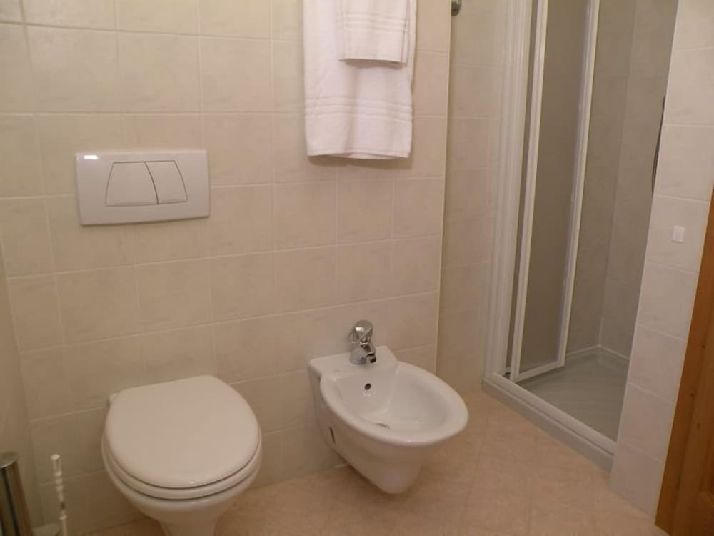 Triple Room, Multiple Beds, Non Smoking photo 3