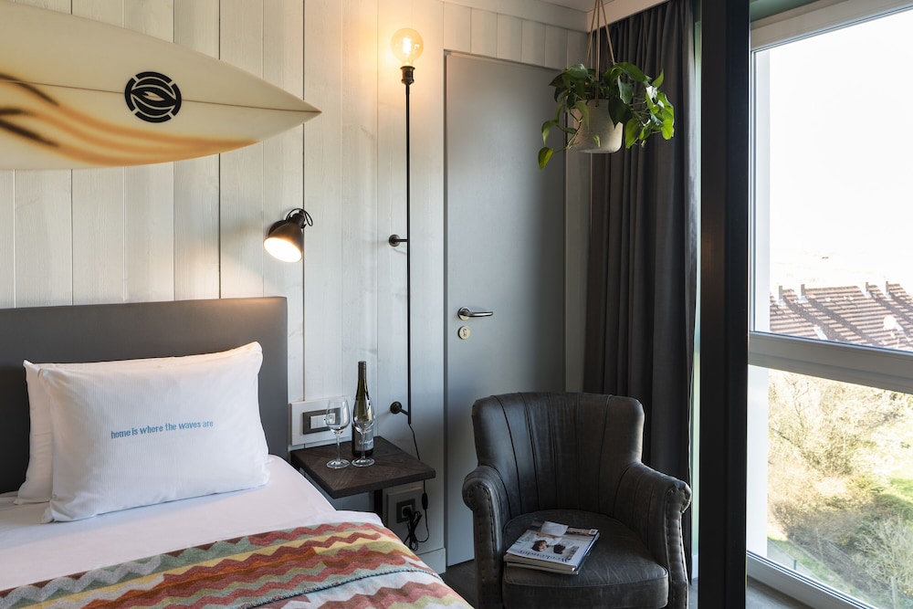 Signature Double Room, 1 Queen Bed (Beach) thumbnail 5