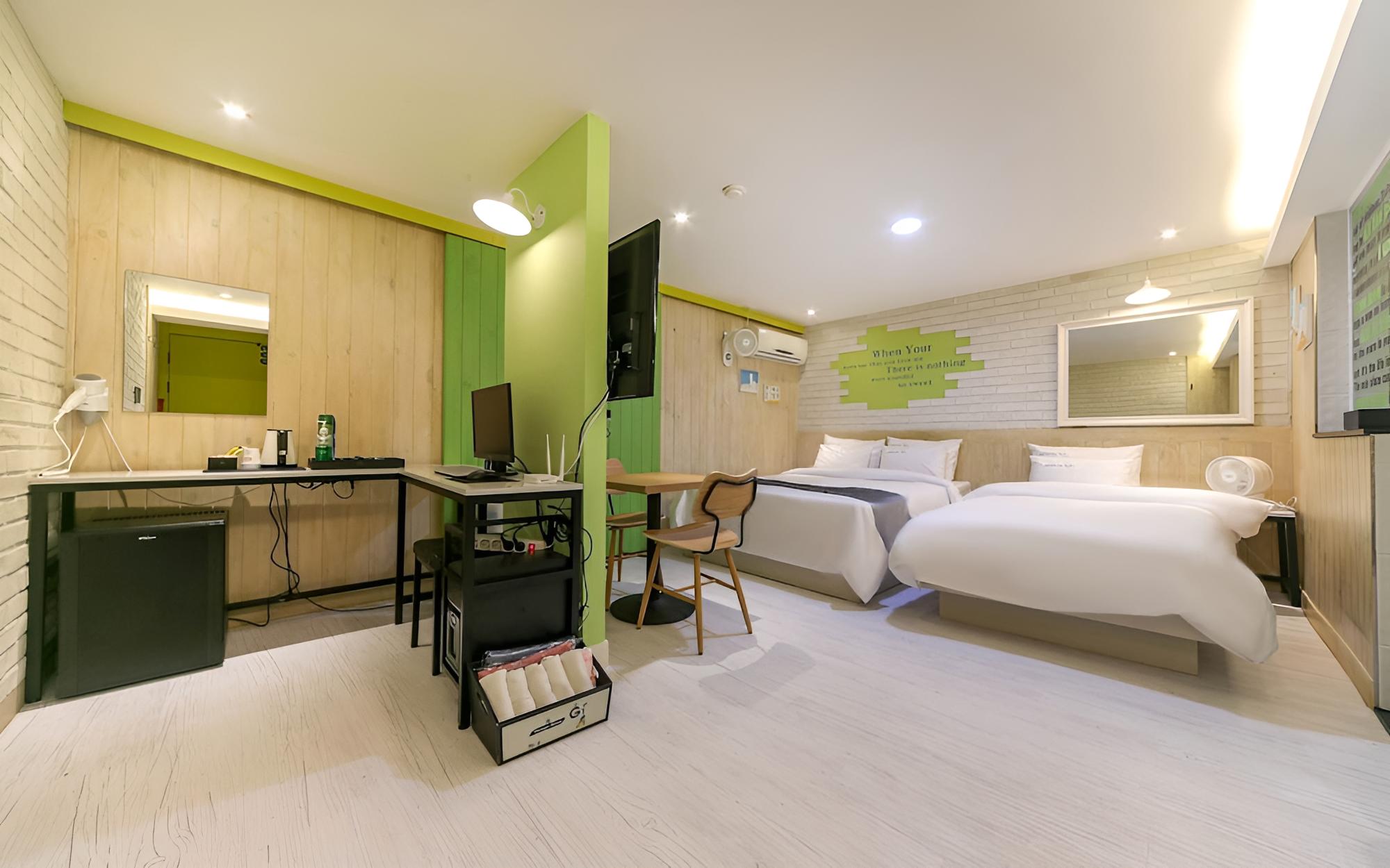 Room (Premium (Netflix available air purifi) - Photo 5