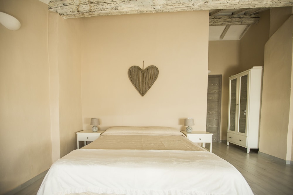Romantic Double Room, 1 Queen Bed photo 1