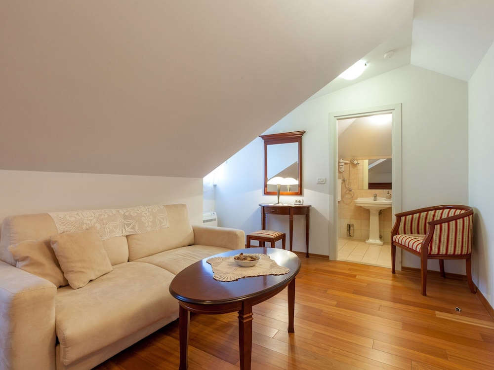 Villa photo 2