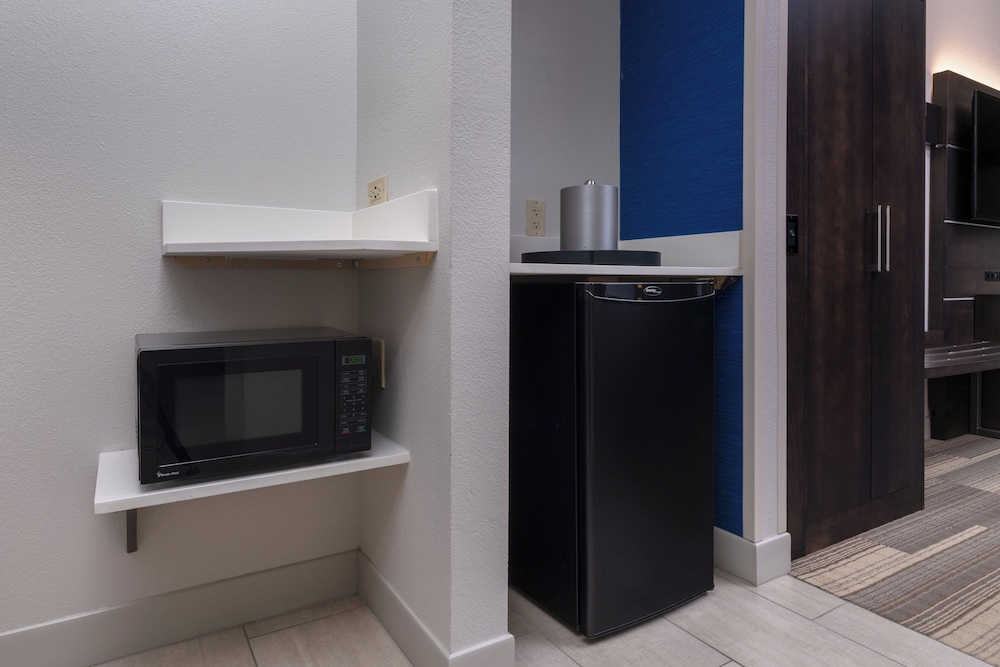 Suite, 1 King Bed with Sofa bed, Accessible Bathtub (Communication, Mobility) - Photo 4