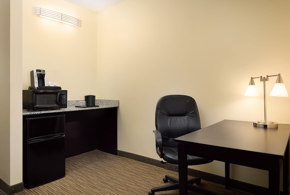 Room, 2 Double Beds, Accessible (Communications, Roll-In Shower) - Photo 10