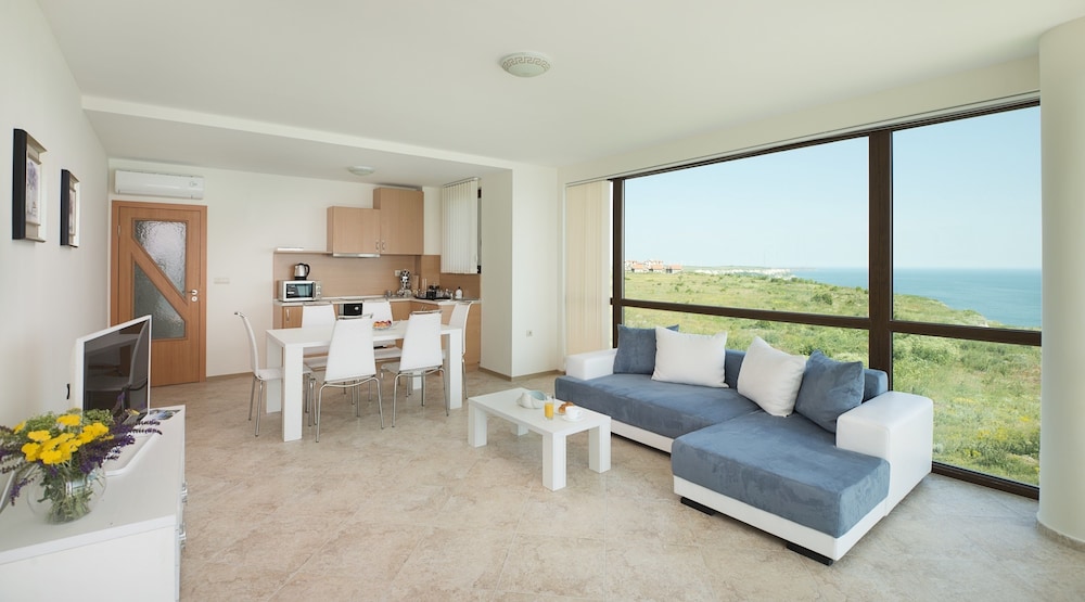 Apartment, 2 Bedrooms, Balcony, Sea View photo 3