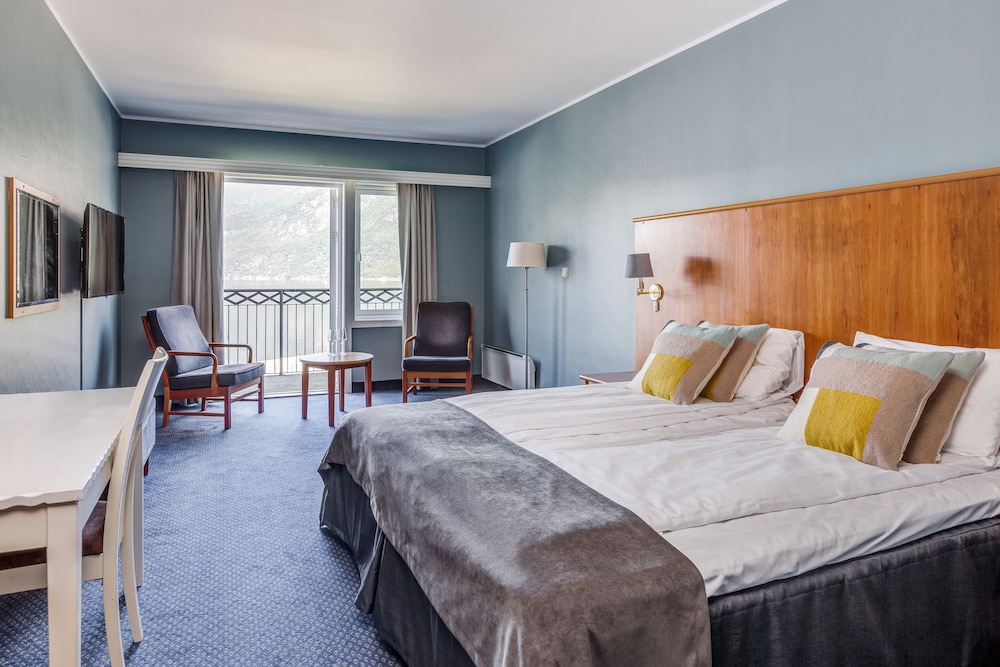 Deluxe Double or Twin Room, Balcony (Fjord View) - Photo 3