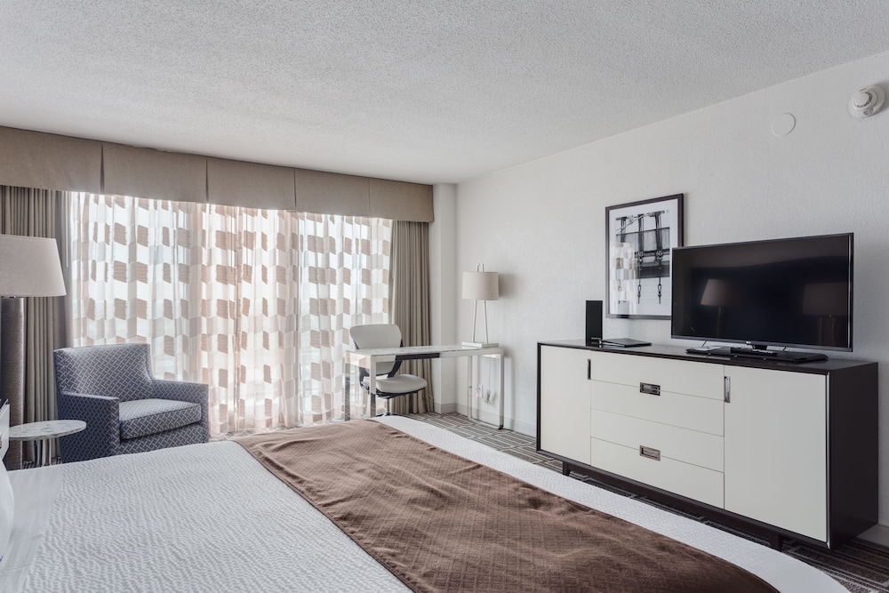 Standard Room, 1 King Bed photo 3