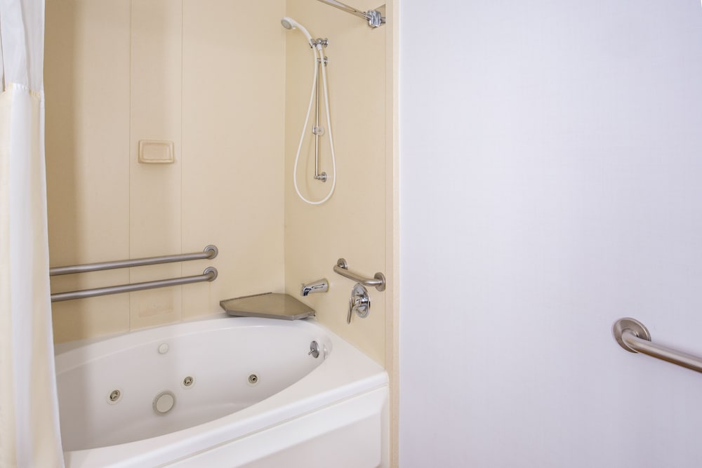 Room, Accessible - Photo 6