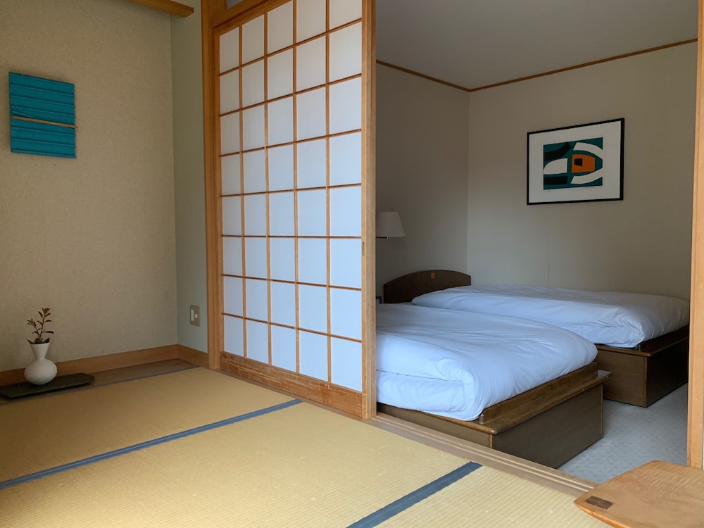 Japanese-Western Style Room (UME bldg.) - Photo 4