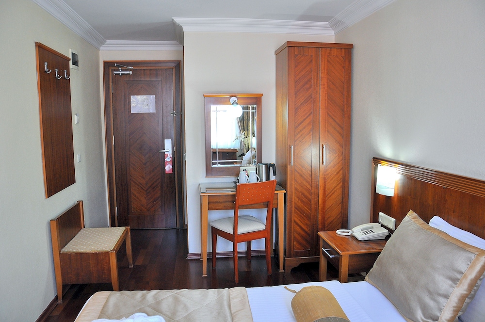 Standard Double or Twin Room photo 3