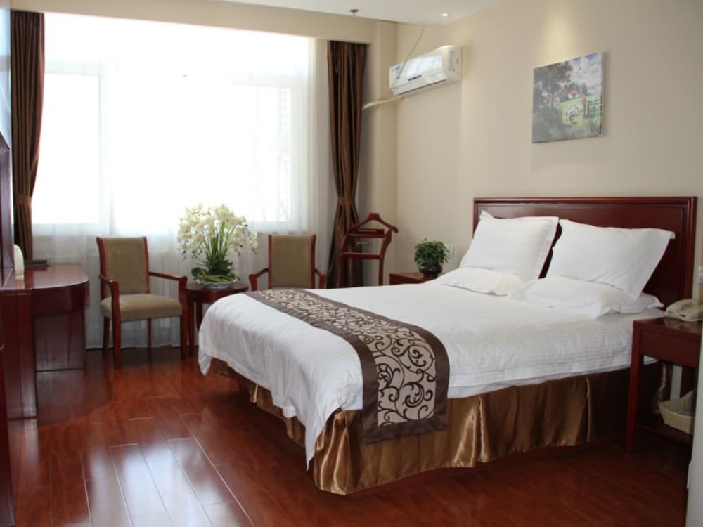 Room, 1 King Bed photo 3